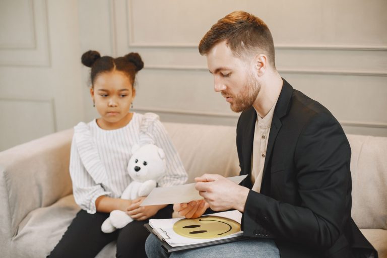 Read more about the article What to Expect in Your Child’s First ABA Therapy Session
